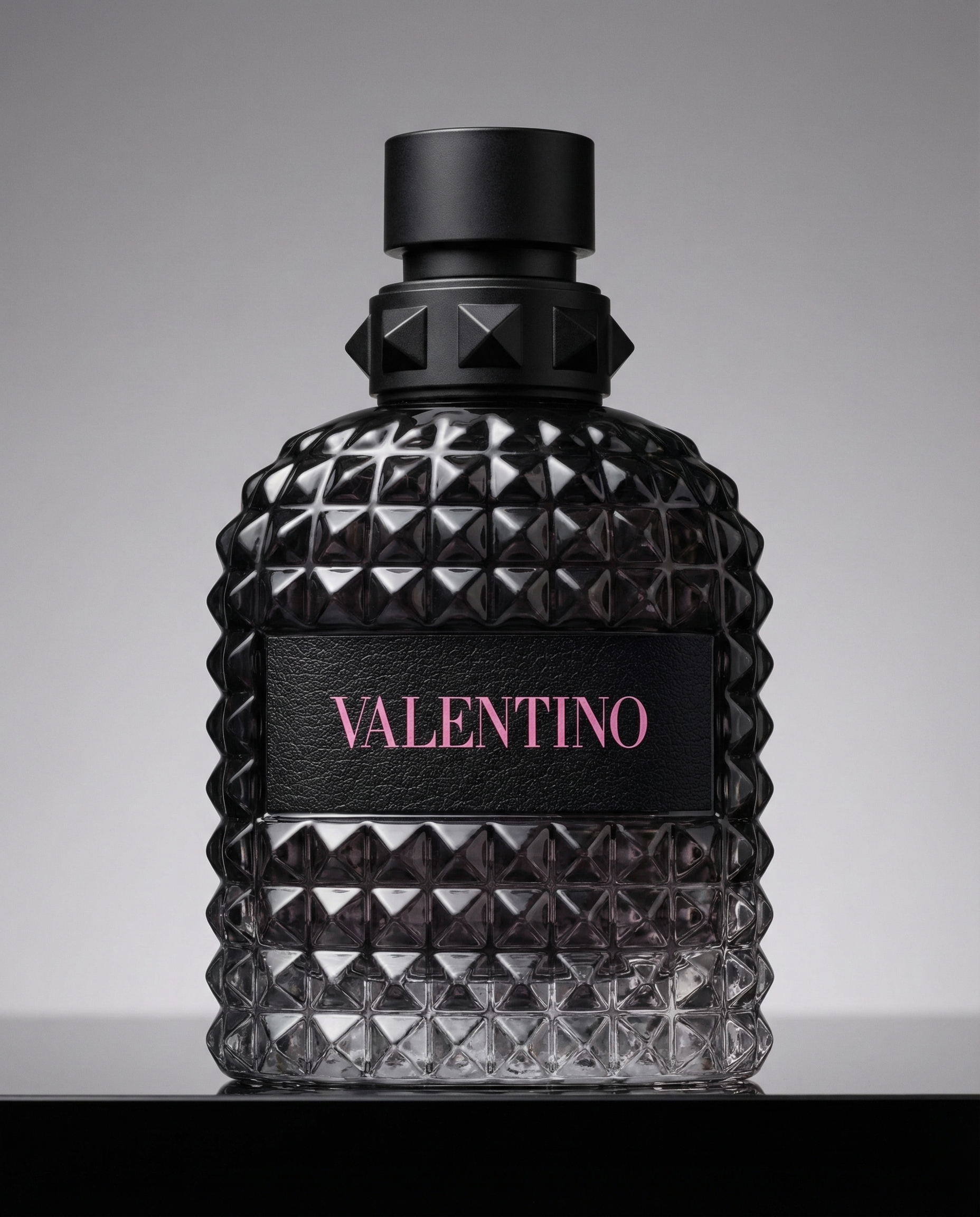 Valentino: Elegancia Moderna y Audaz